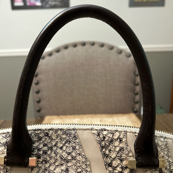 Women’s Brahmin Leather Cream Black Snake Skin Satchel Designer Handbag - Picture 4 of 16